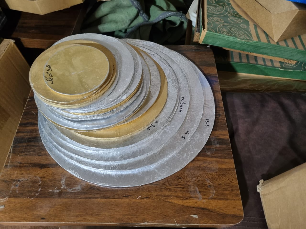 Black & golden cake base